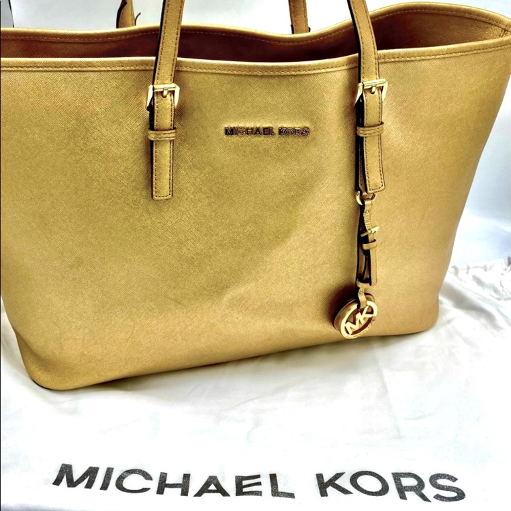 ✨MICHAEL KORS Jet Set Travel Saffiano Tote✨ Size: 11.5"H X 14"W X 6.5"D